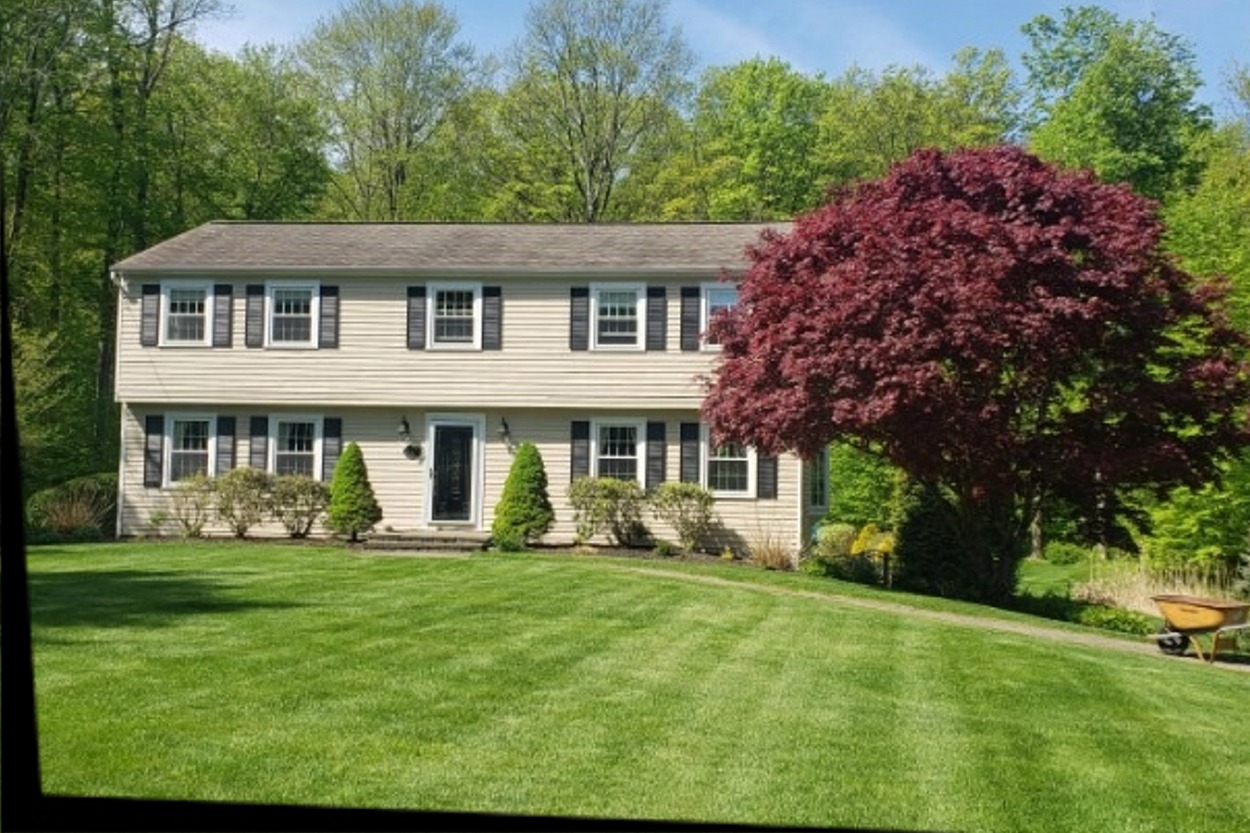 Lawncare Maintenance Contractors in Newtown, CT Lawncare Maintenance Contractors in Newtown, CT
